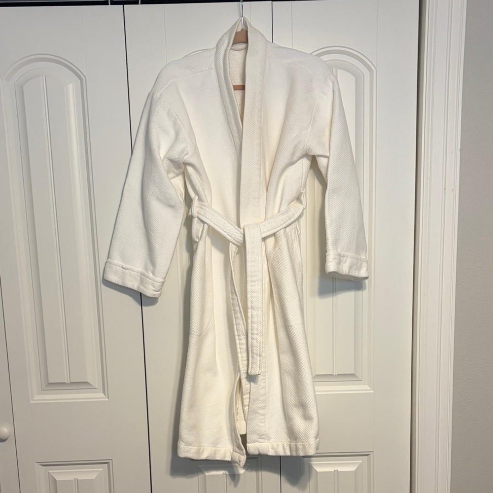 Hotel Collection- Cozy White Bathrobe, size M, 100% cotton, excellent condition!